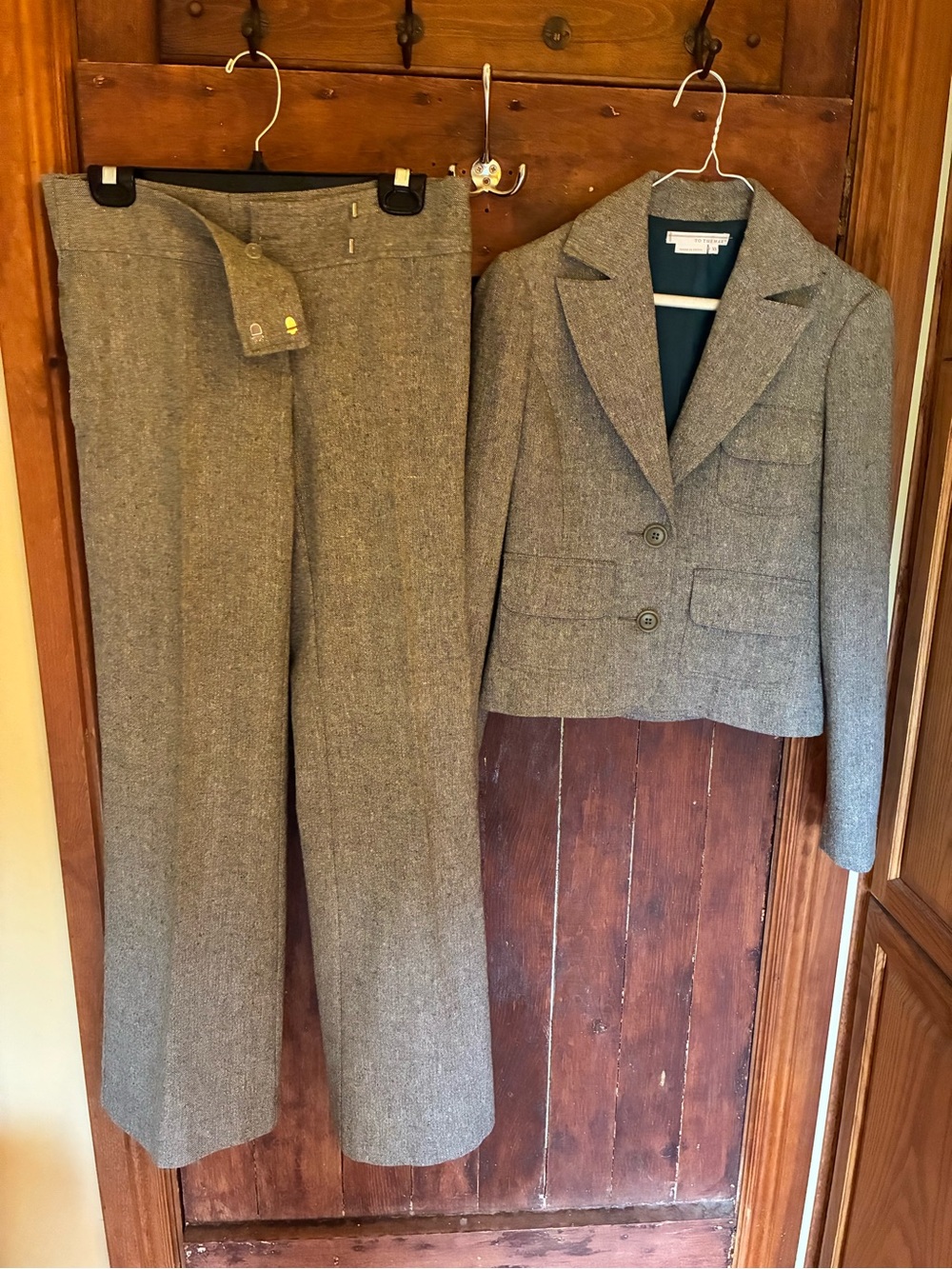 To the Max Women's Light Gray Tweed Suit Set - size XS